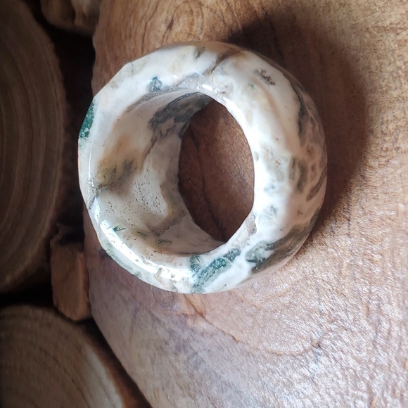 New Carved Faceted Natural Moss Agate Ring. - Picture 7 of 16